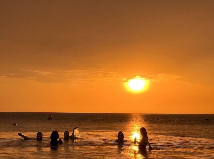 호텔 The Orange House