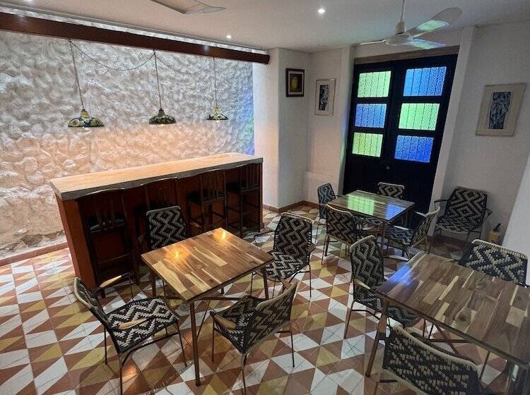 호텔 The Orange House