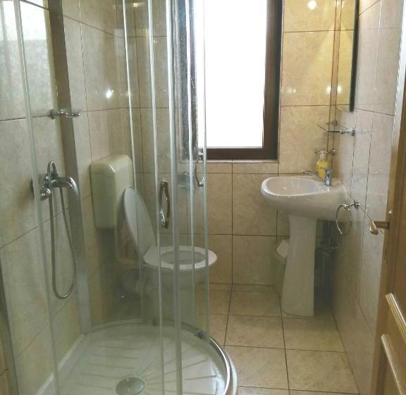 پانسیون Casa Cu Păuni