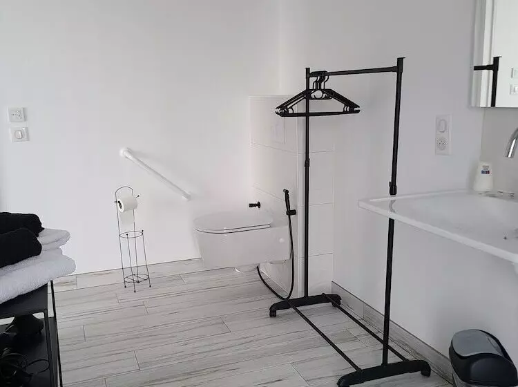 Majatalo L Escale Romanesque