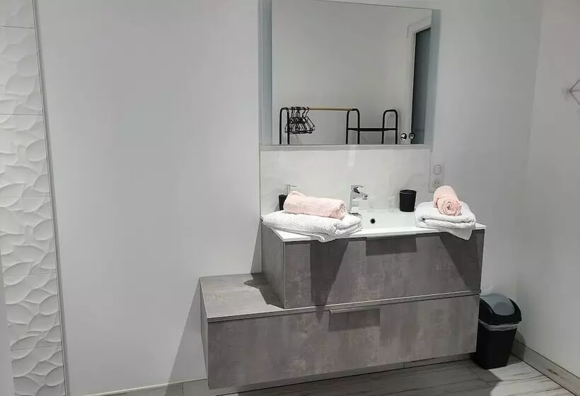 Majatalo L Escale Romanesque