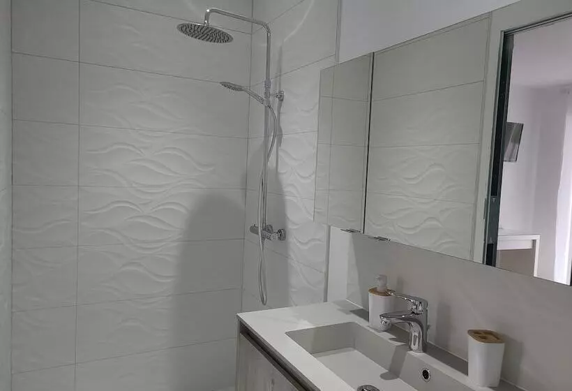 Majatalo L Escale Romanesque