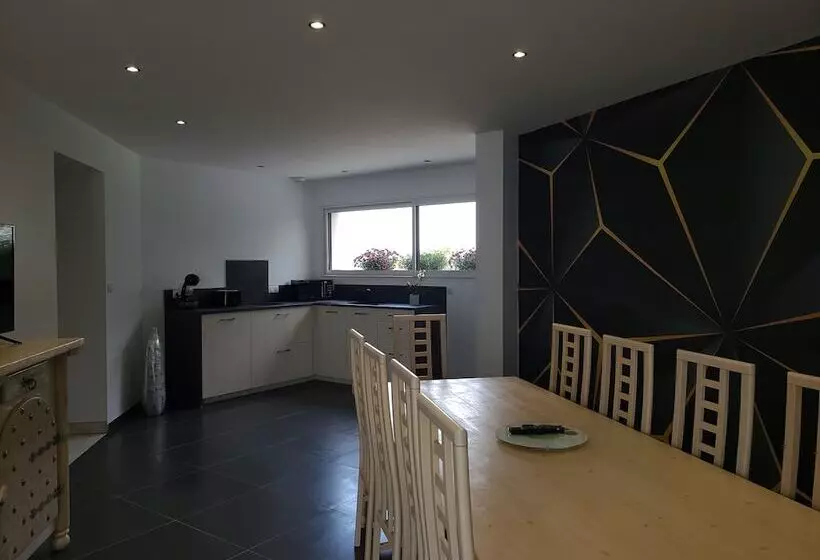 Majatalo L Escale Romanesque