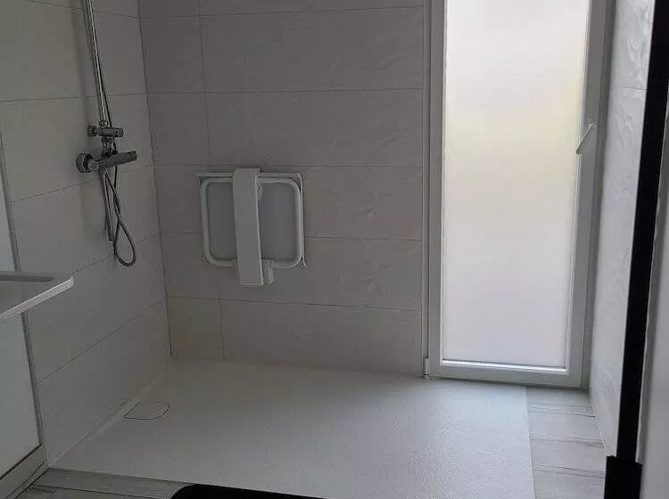 Majatalo L Escale Romanesque