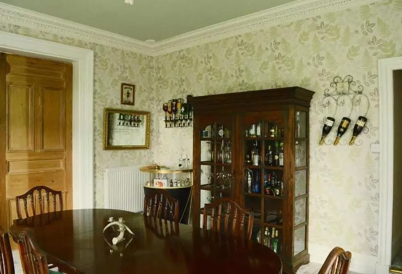 Aamiaismajoitus (B&B) Dol Llan Mansion