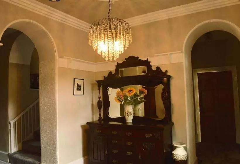 Aamiaismajoitus (B&B) Dol Llan Mansion