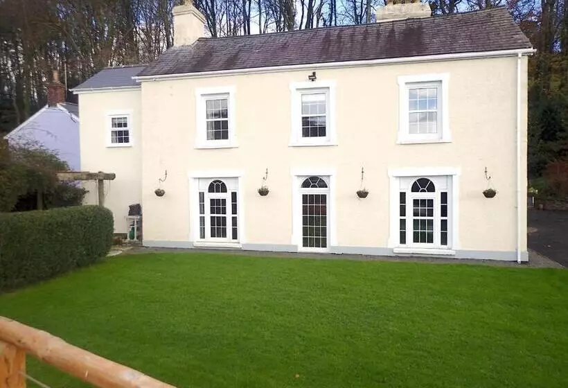 Aamiaismajoitus (B&B) Dol Llan Mansion