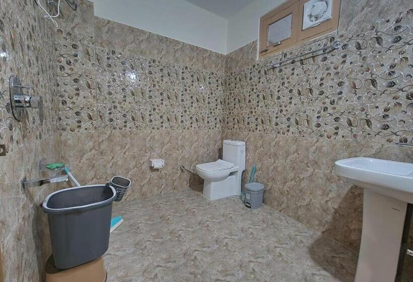 בית מלון כפרי Jalori Hill S