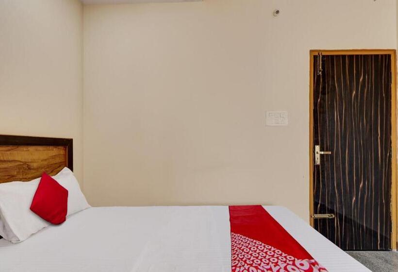 호텔 J.b. Boarding And Lodging