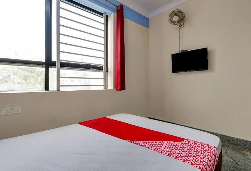 호텔 J.b. Boarding And Lodging