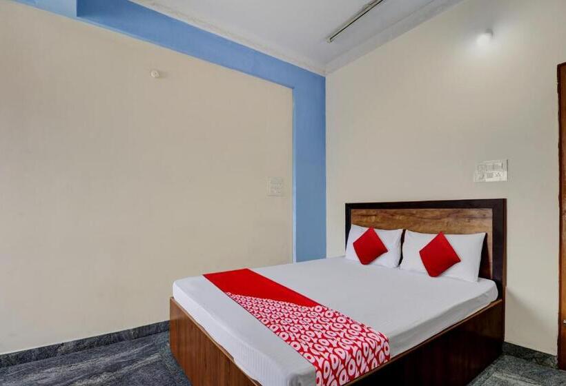 호텔 J.b. Boarding And Lodging