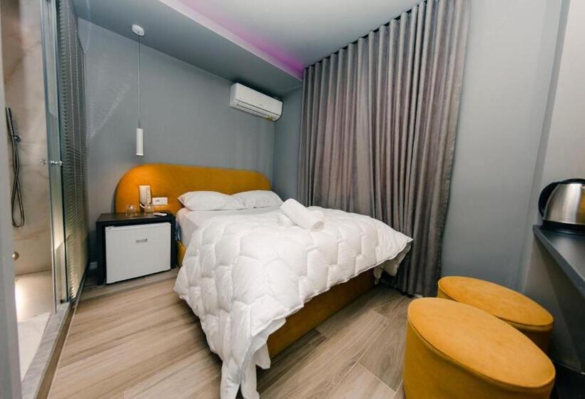 Love Hotel Tirana