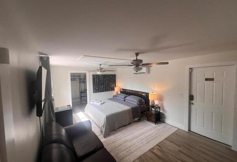 بنسيون Carlton Guest House