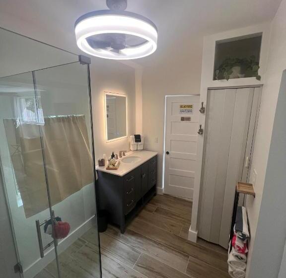 بنسيون Carlton Guest House