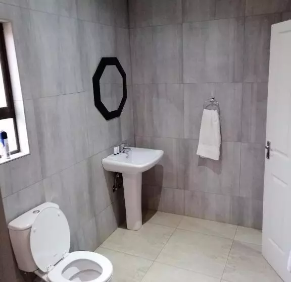 ペンション Kanyane Lodge