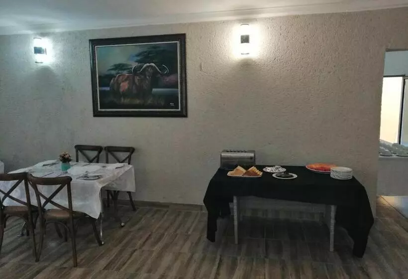 ペンション Kanyane Lodge