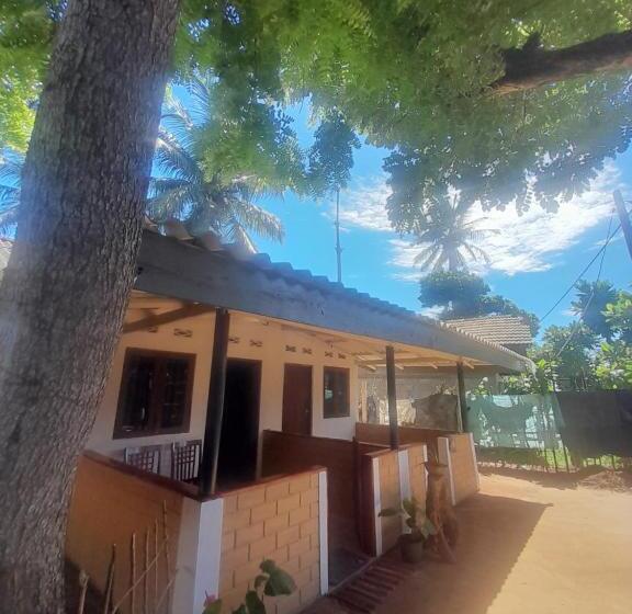 פנסיון Lake Side Cabana