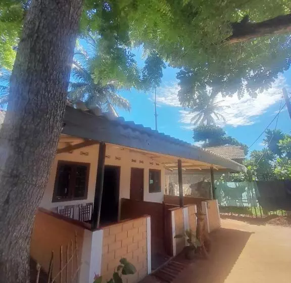 پانسیون Lake Side Cabana