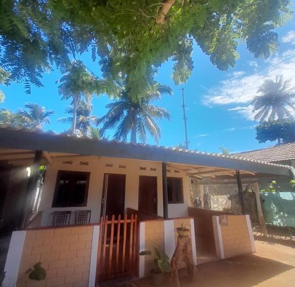 פנסיון Lake Side Cabana