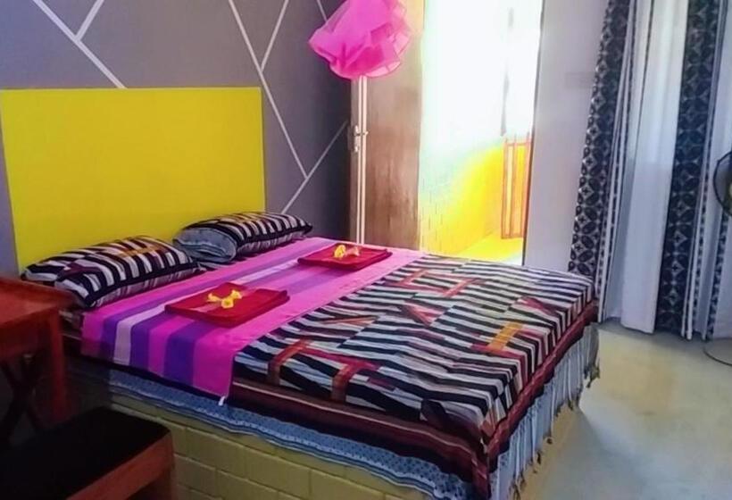 פנסיון Lake Side Cabana