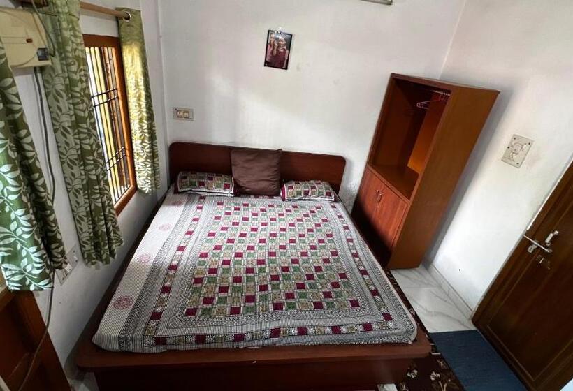 פנסיון Sarnath Cafe