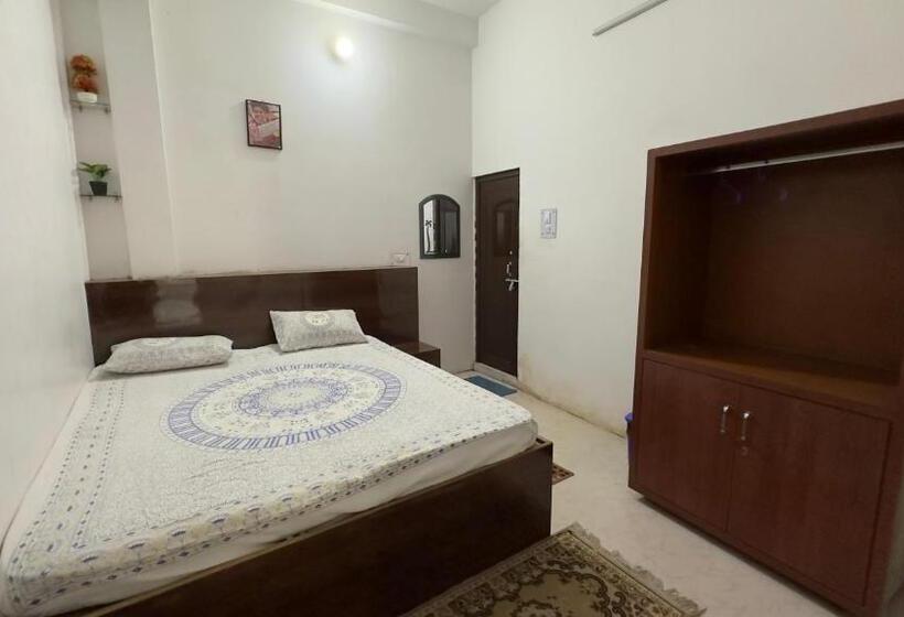 פנסיון Sarnath Cafe