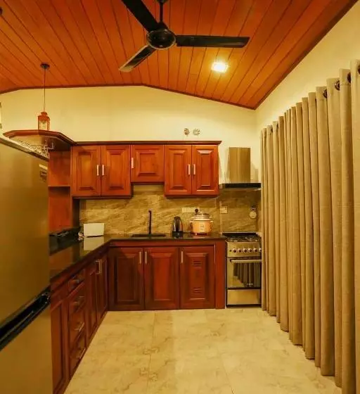 Majatalo Thisath Villa