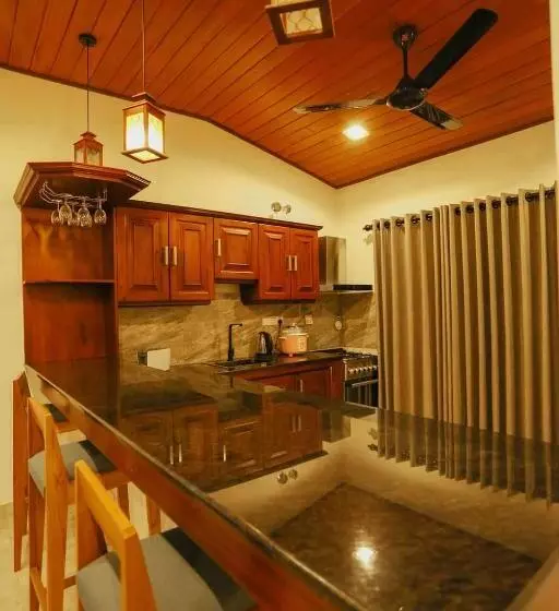 Majatalo Thisath Villa