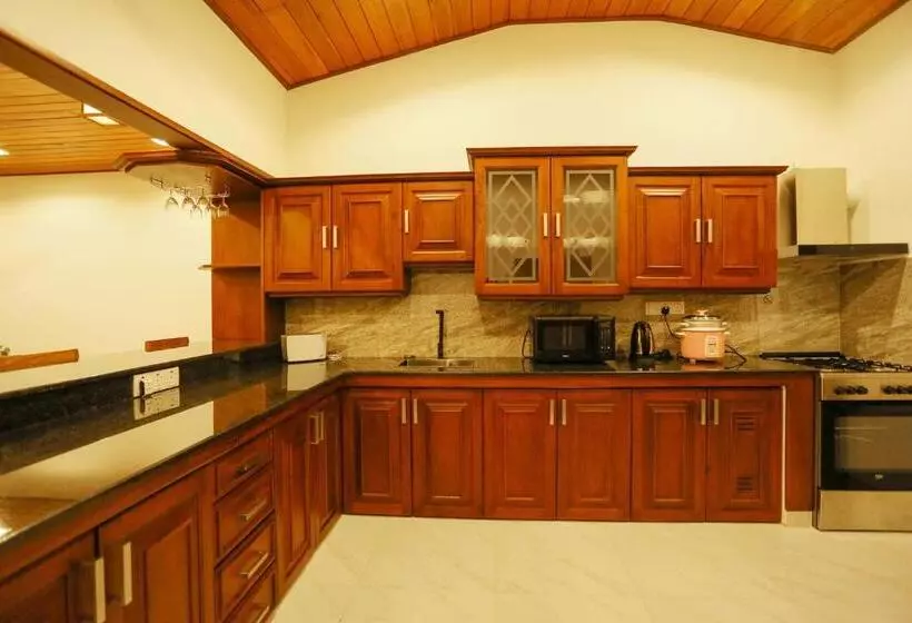 Majatalo Thisath Villa