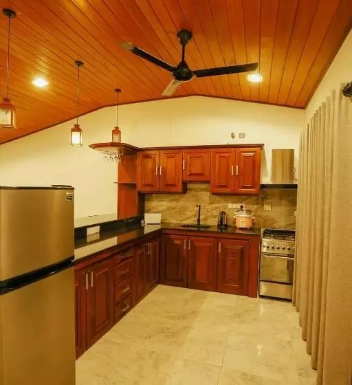 Majatalo Thisath Villa