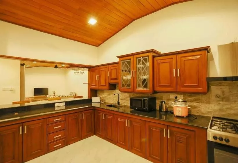 Majatalo Thisath Villa