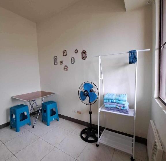 هاستل Andrielle S Place 520