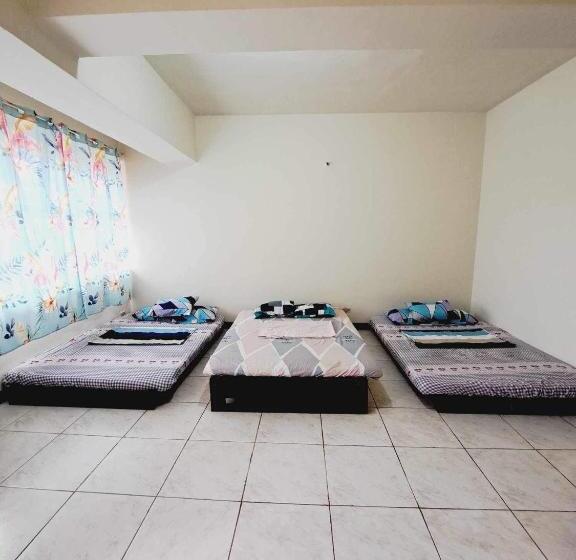 هاستل Andrielle S Place 520