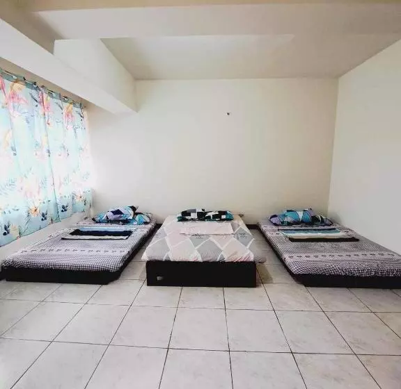 هاستل Andrielle S Place 520