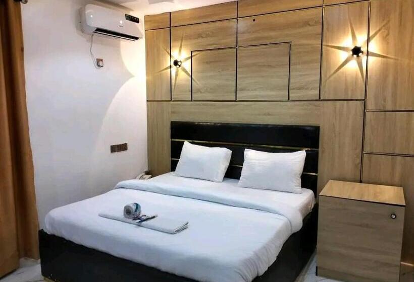 Benington Hotel And Suites