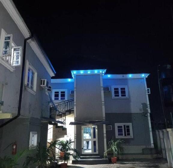 Benington Hotel And Suites