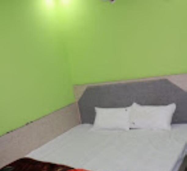 בית מלון כפרי Meghna And Restaurant,padhar Buzurg