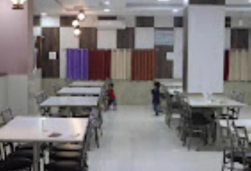 ホテル Meghna And Restaurant,padhar Buzurg