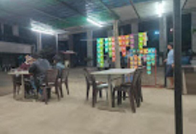בית מלון כפרי Meghna And Restaurant,padhar Buzurg