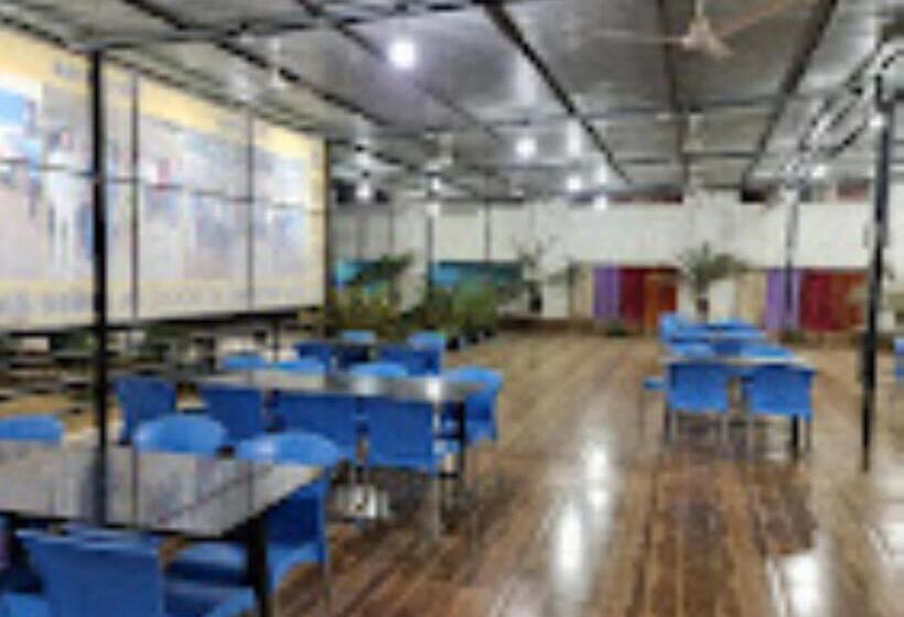 בית מלון כפרי Meghna And Restaurant,padhar Buzurg