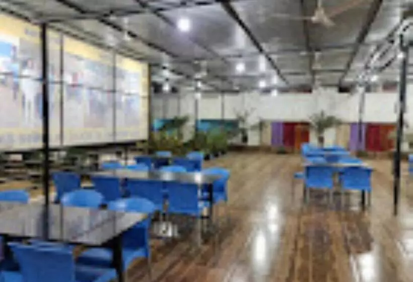 ホテル Meghna And Restaurant,padhar Buzurg