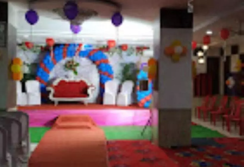 ホテル Meghna And Restaurant,padhar Buzurg