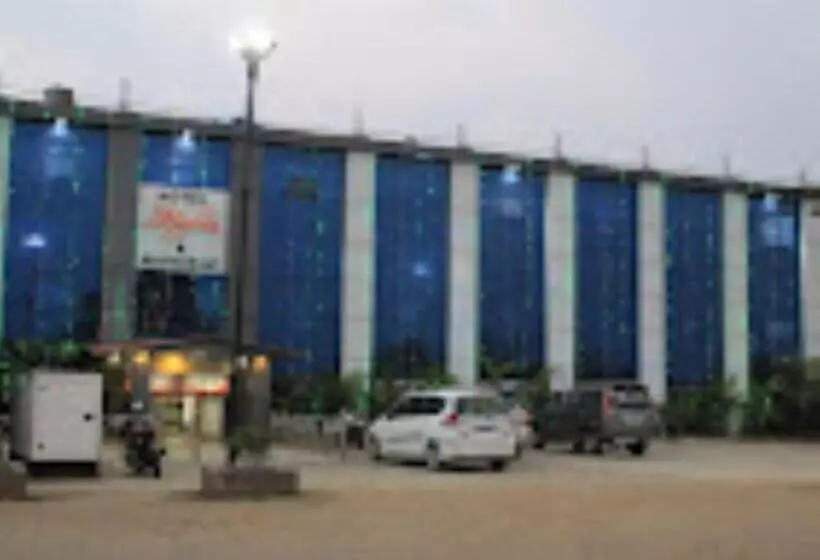ホテル Meghna And Restaurant,padhar Buzurg