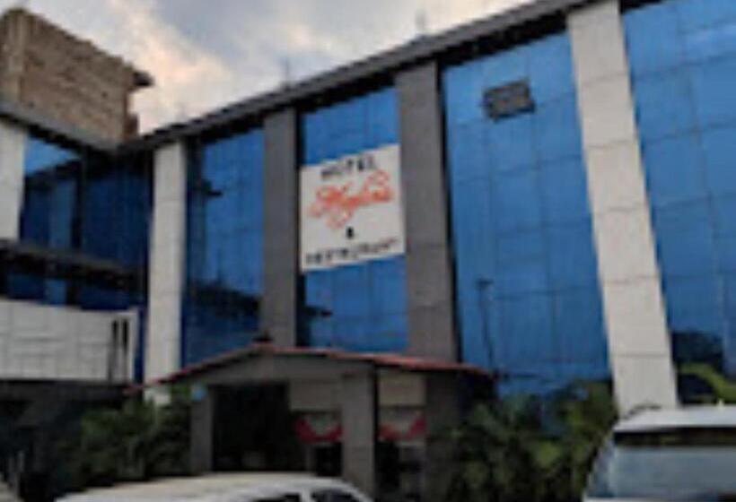 בית מלון כפרי Meghna And Restaurant,padhar Buzurg