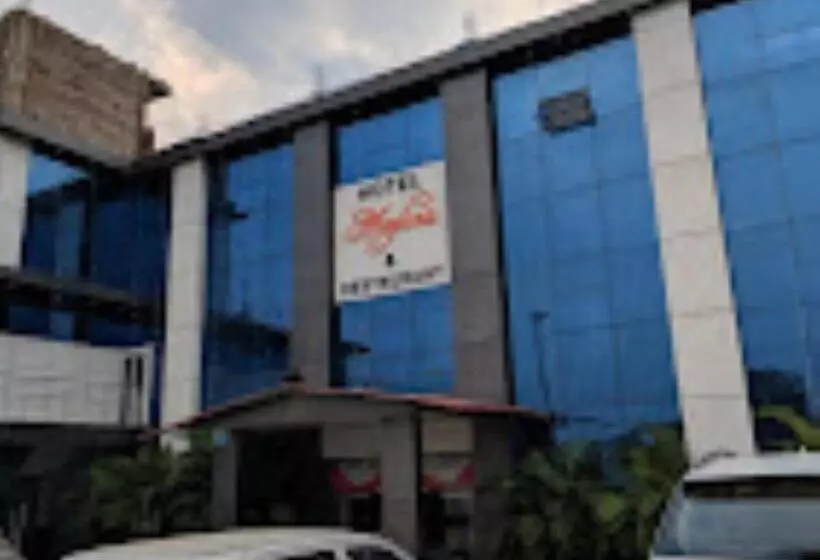 ホテル Meghna And Restaurant,padhar Buzurg
