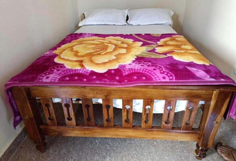 ホテル Oyo 8206 K J Residency