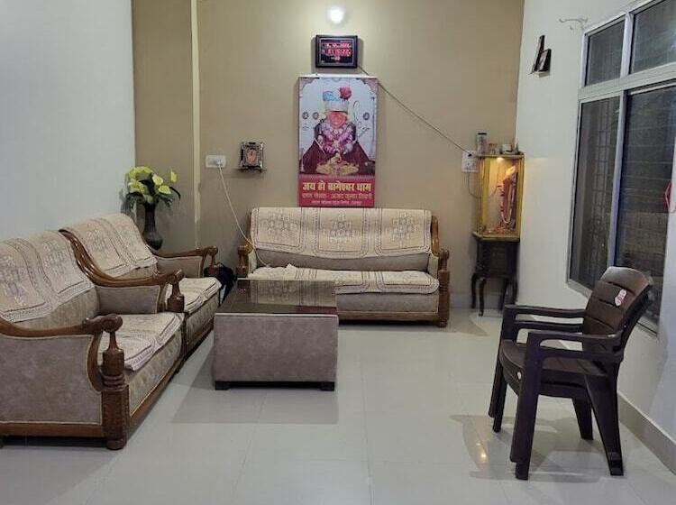 هتل Radhika Kunj Palace,chhatarpur