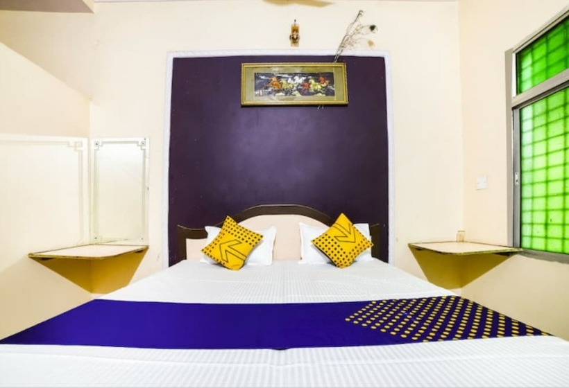 هتل Radhika Kunj Palace,chhatarpur