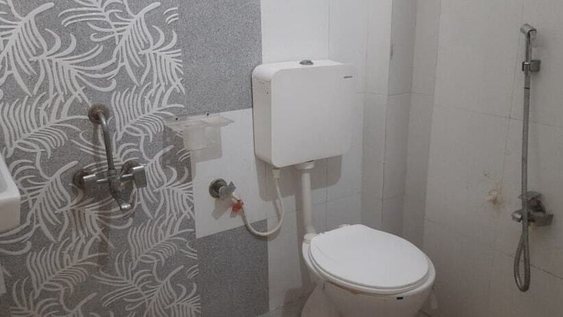 هتل Radhika Kunj Palace,chhatarpur