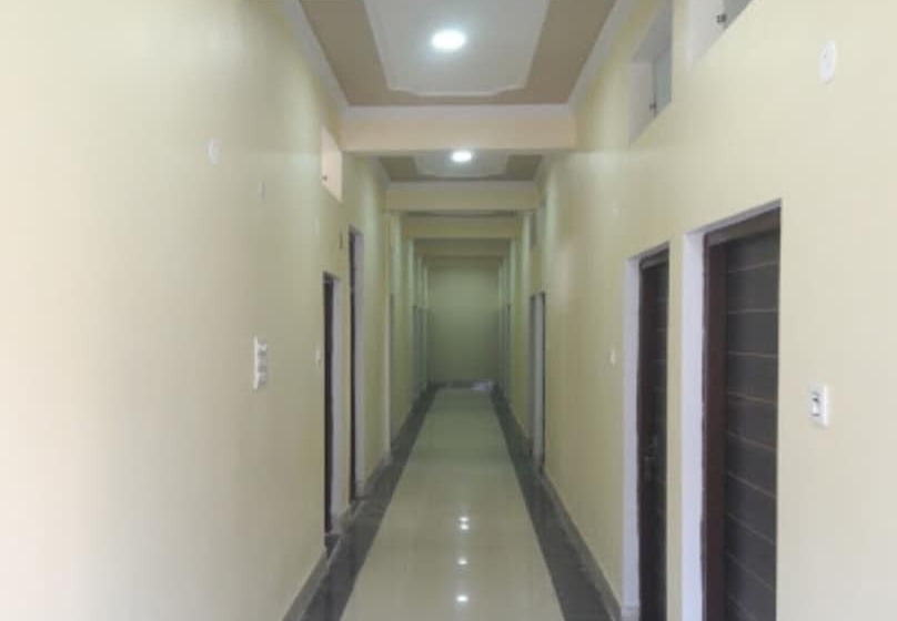 هتل Radhika Kunj Palace,chhatarpur